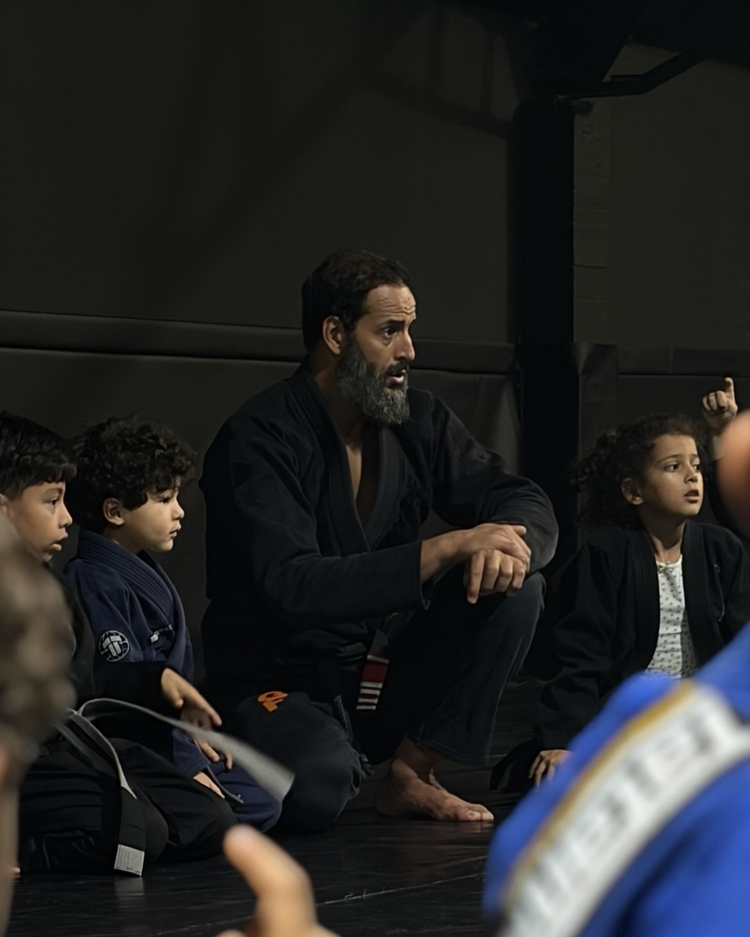 Taleb Hamed, coach principal de jiu-jitsu brésilien chez Invictus, sur le tatami