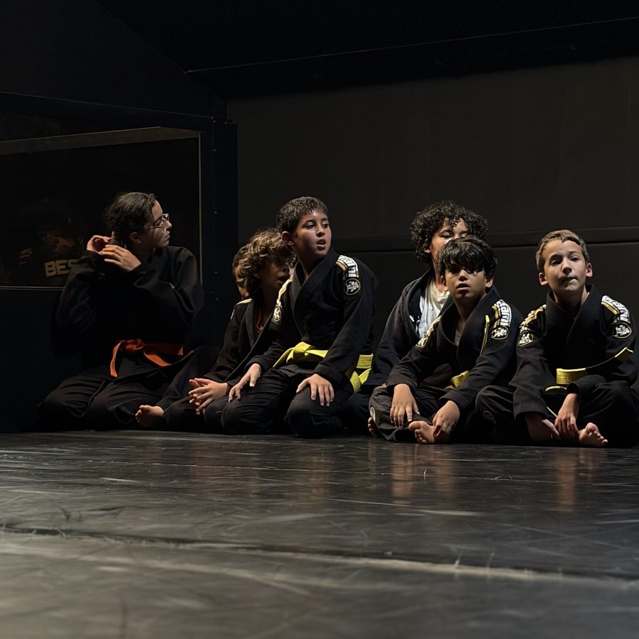 Jeunes élèves à l'entraînement, ambiance studieuse